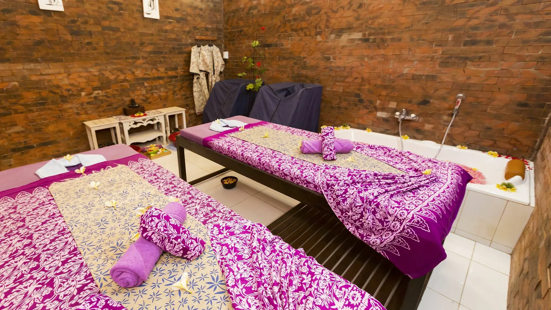 Отель Kubal Bed And Living Семиньяк Гостевой дом